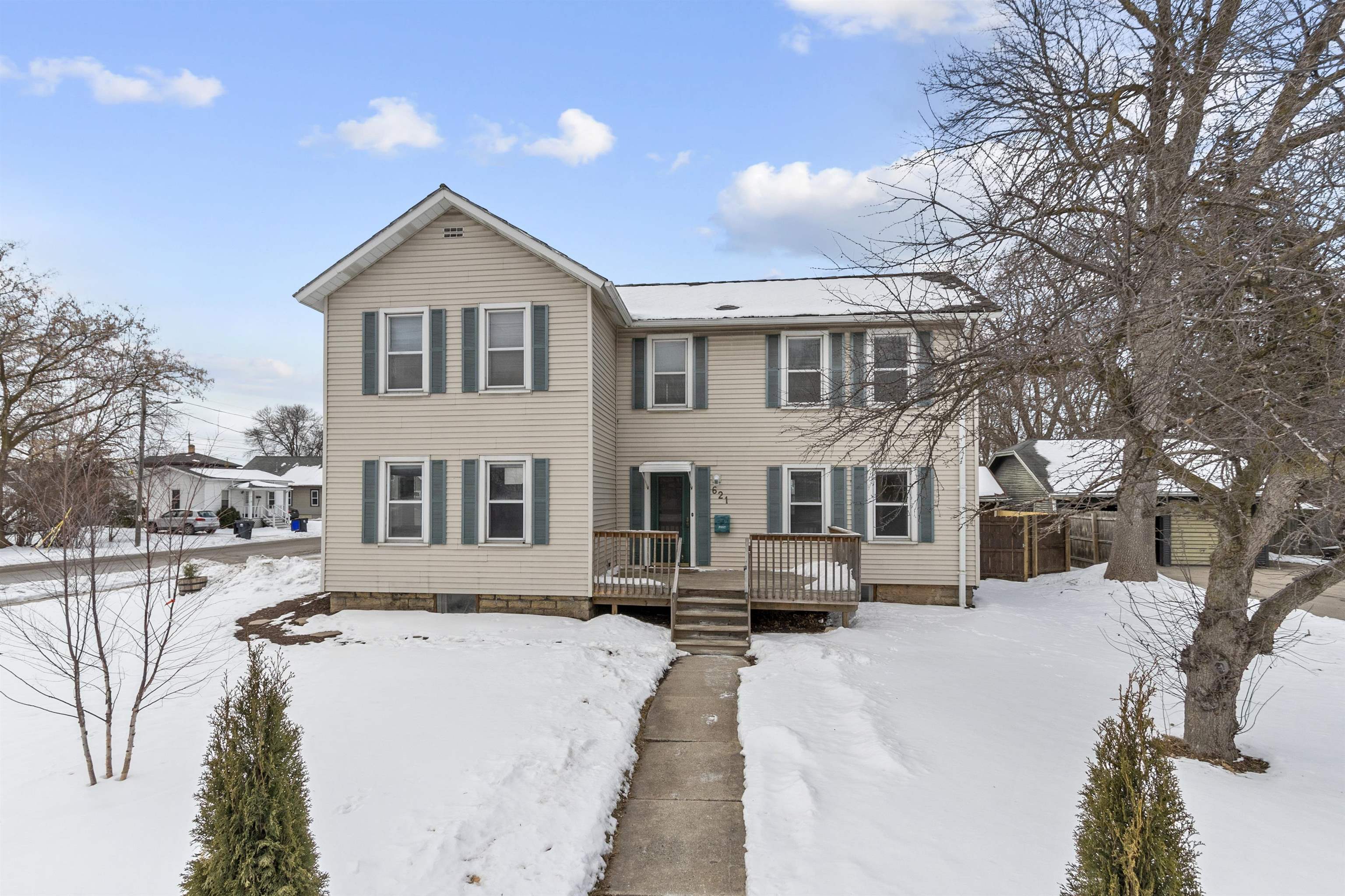 Property Photo:  621 Isabella Street  WI 54956-2579 