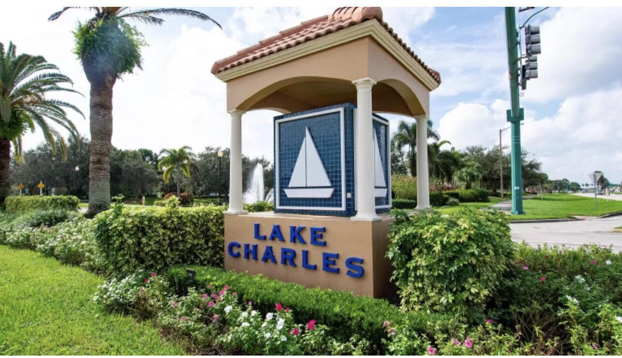 Property Photo: 1633 SW Harbour Isles Circle 32 FL 34986