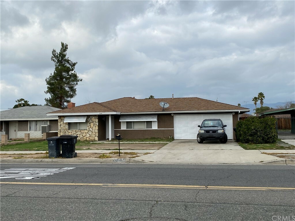 Property Photo:  628 E Stetson Avenue  CA 92543 