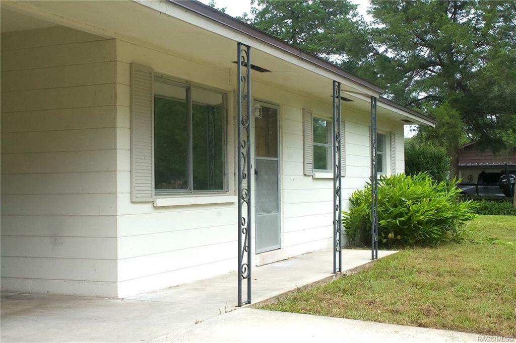 Property Photo:  1014 Constitution Way  FL 34453 