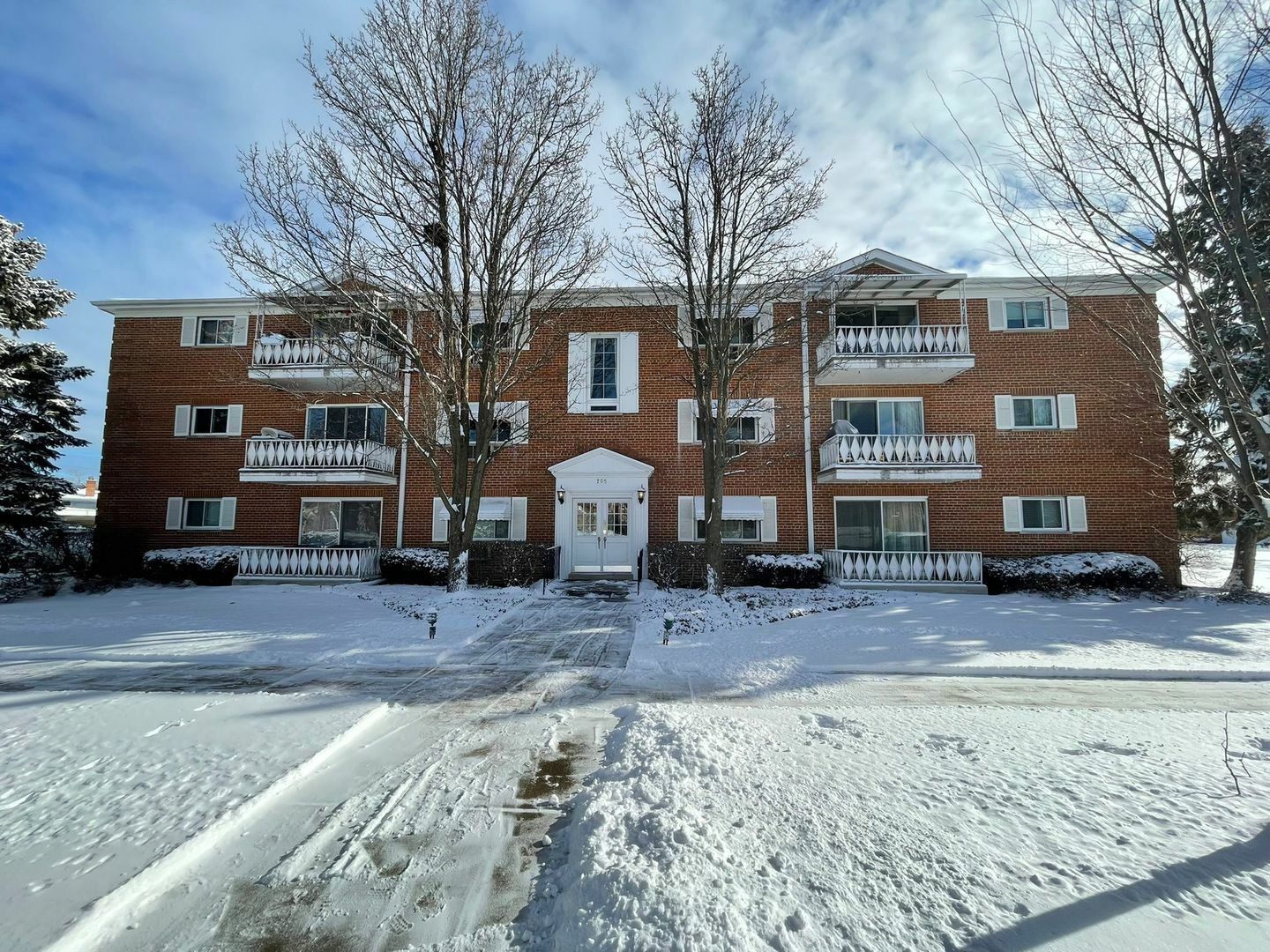 Property Photo:  705 N Western Avenue 2A  IL 60068 