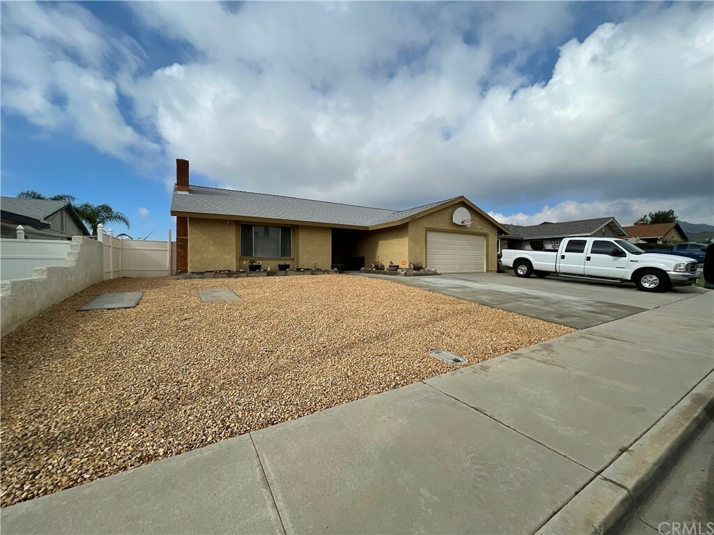 Property Photo: 11467 Daybreak CA 92557