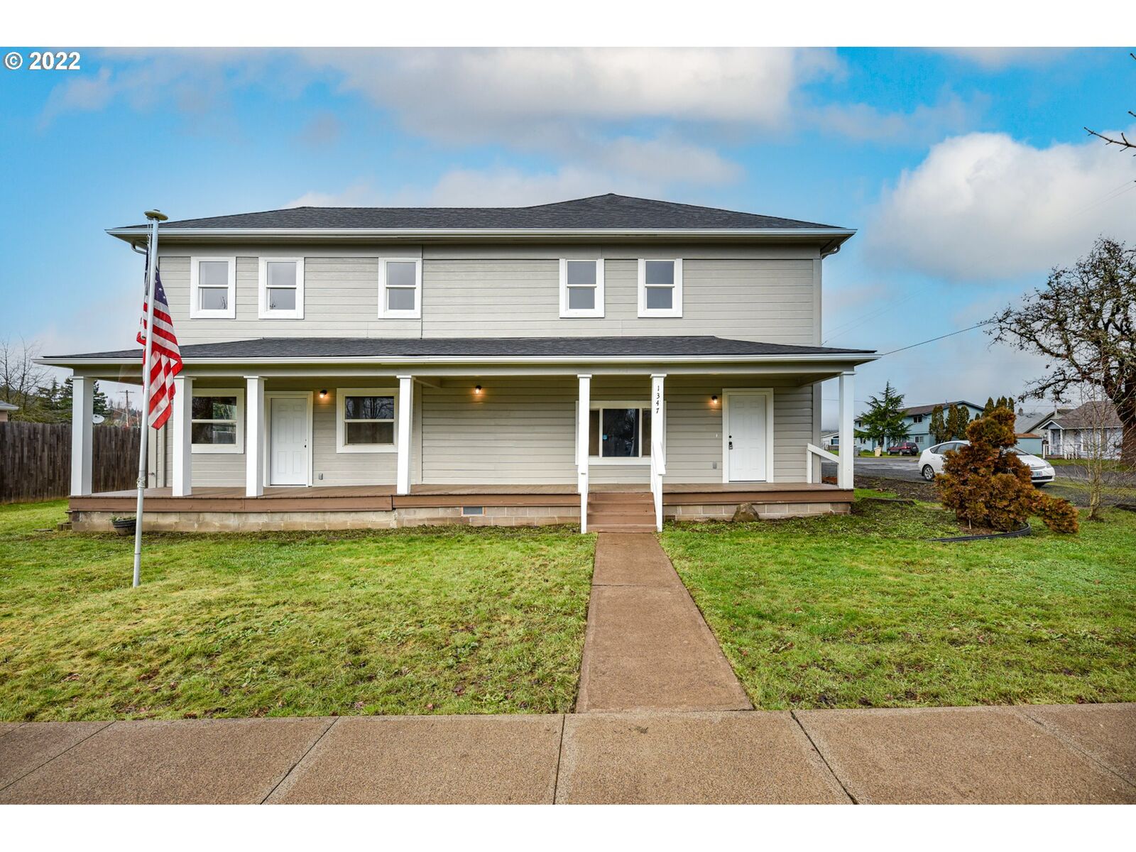 Property Photo:  1347 College St  OR 97370 