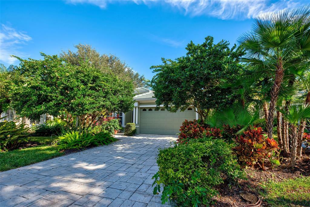 Property Photo: 354 Melrose Court FL 34292