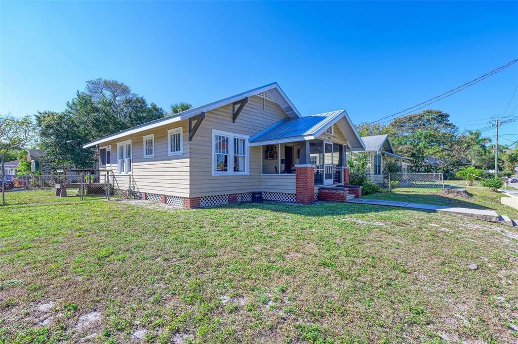 Property Photo:  2525 8th Avenue W  FL 34205 