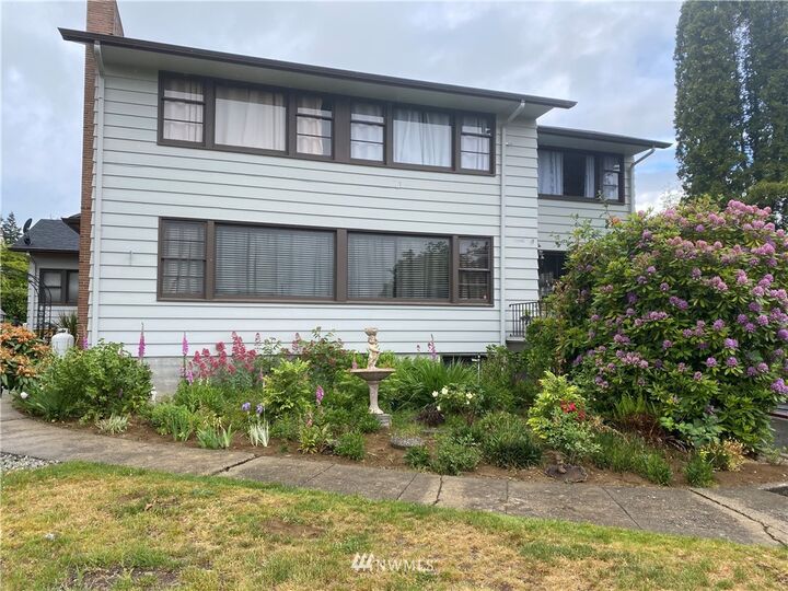 Property Photo:  214 Orchard Avenue N  WA 98328 