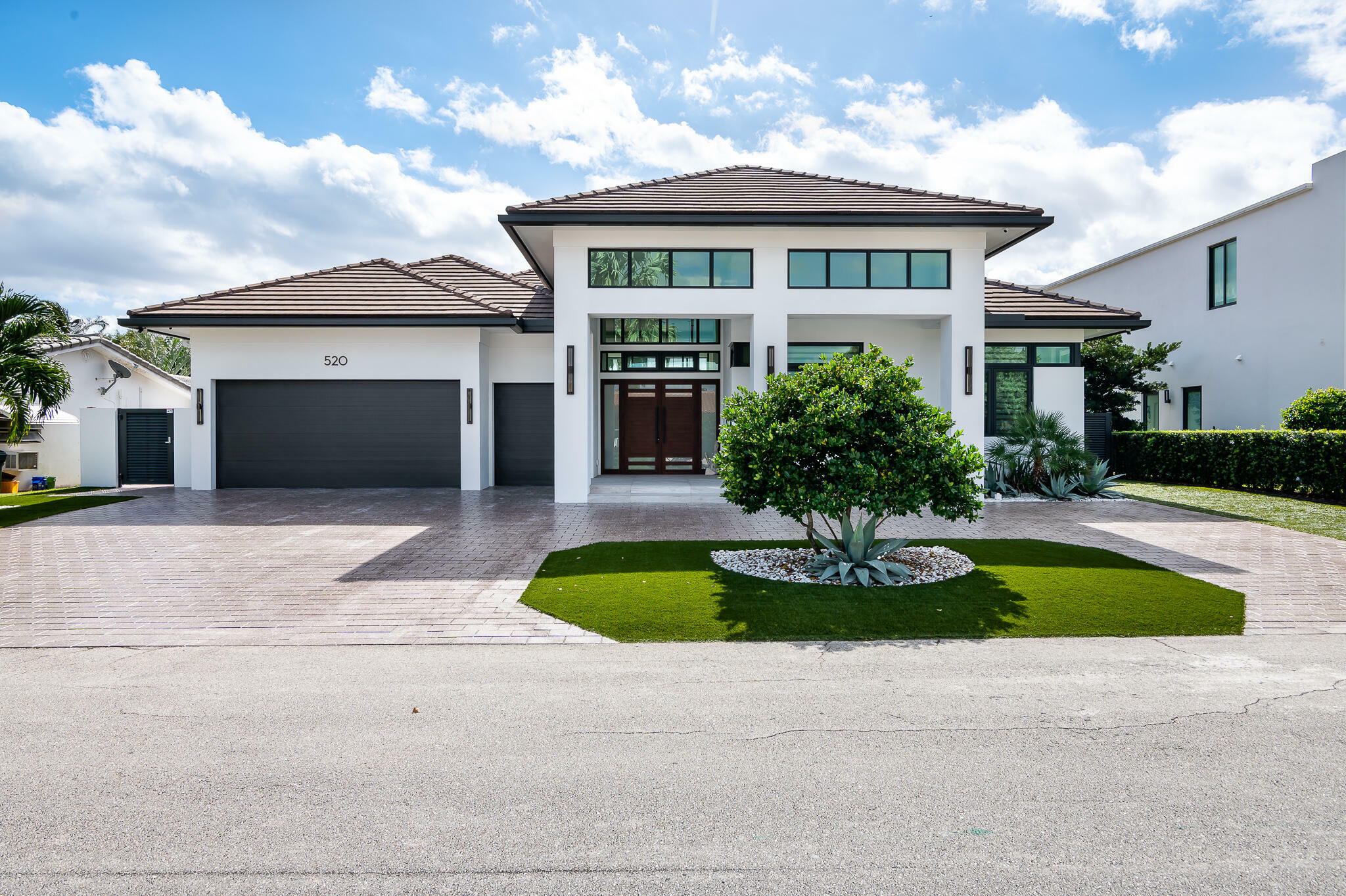 Property Photo:  520 Golden Harbour Drive  FL 33432 
