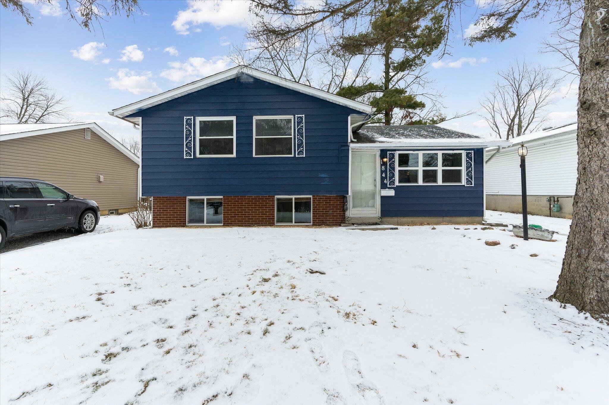 Property Photo:  1844 Binbrook Road  OH 43227 