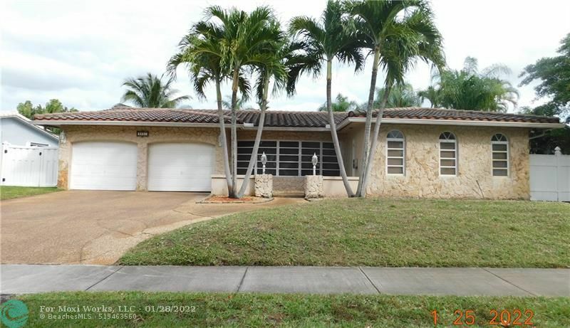 Property Photo:  3601 N 33rd Ter  FL 33021 