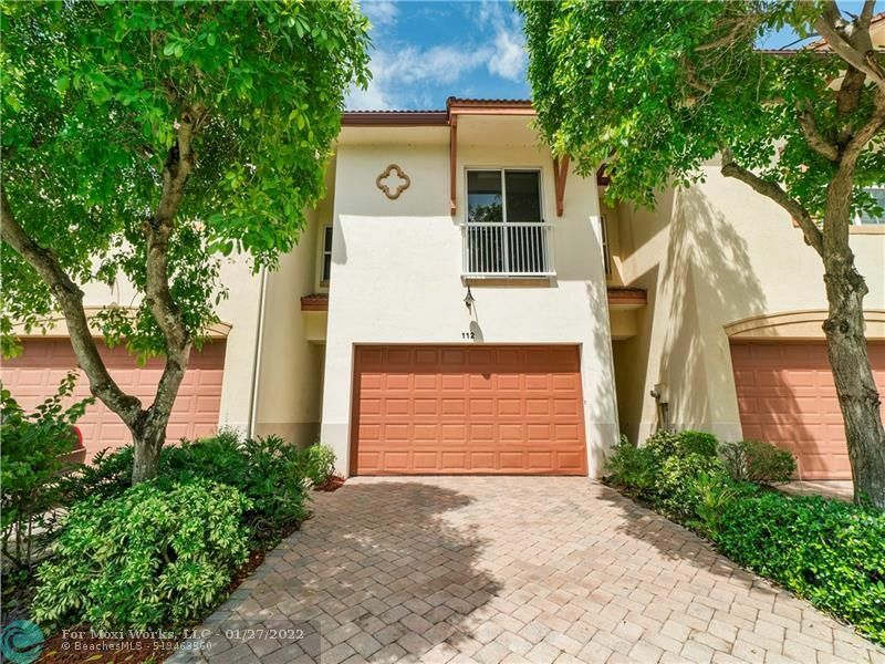 Property Photo:  112 W Prive Cir  FL 33445 