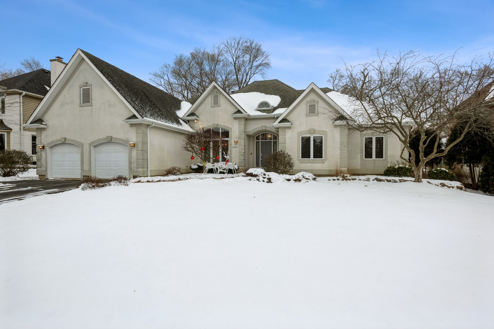 Property Photo: 2505 Royal Saint Georges Court IL 60174