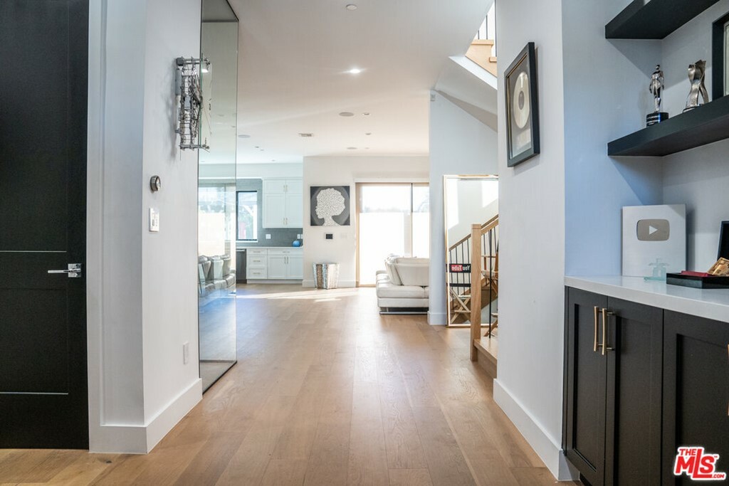 Property Photo: 5510 Columbus CA 91411