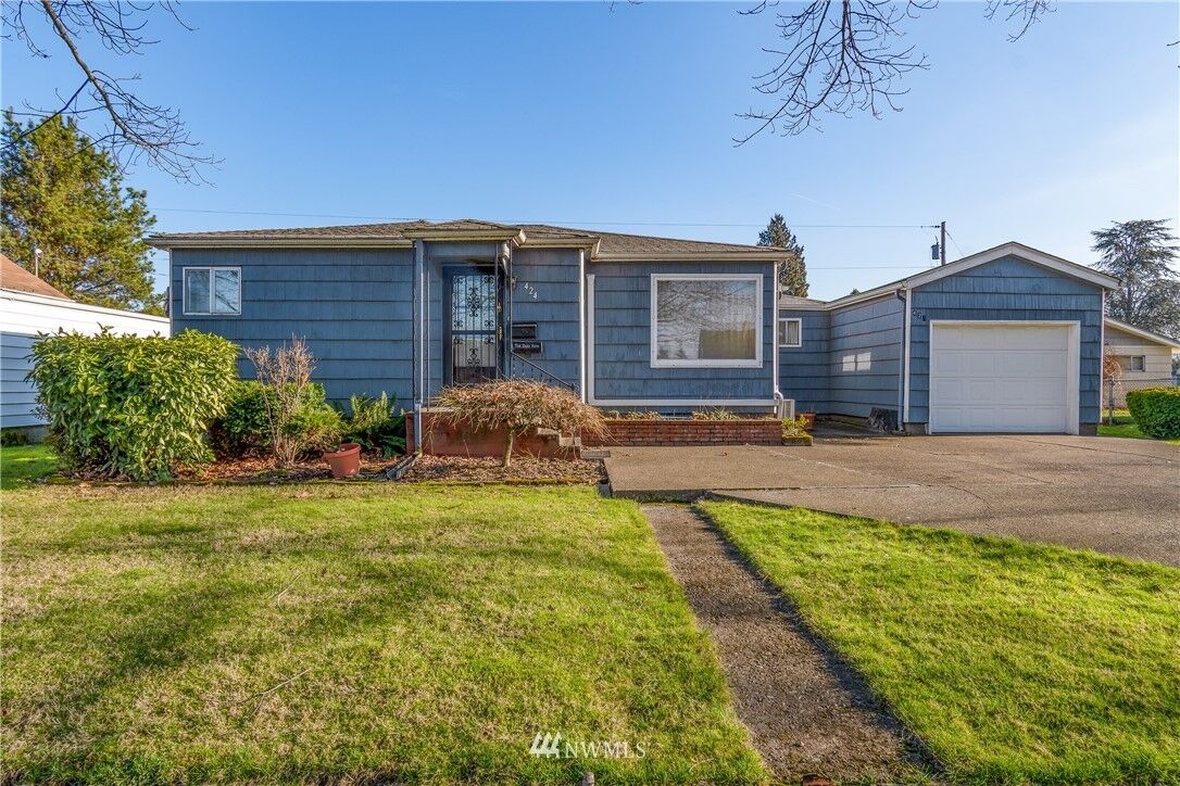 Property Photo: 424 26th Avenue WA 98632