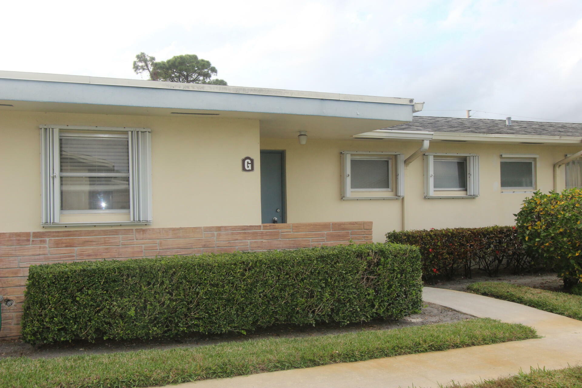 Property Photo:  2911 Ashley Drive W G  FL 33415 