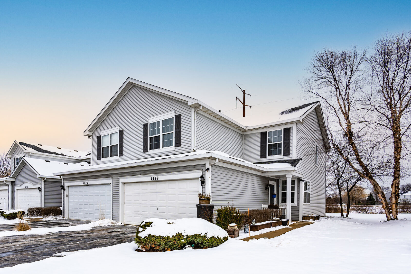 Property Photo: 1779 S Wentworth Circle IL 60446