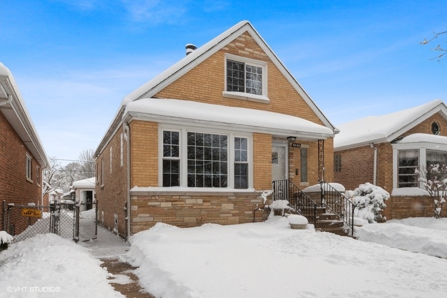 Property Photo:  6245 N Kildare Avenue  IL 60646 