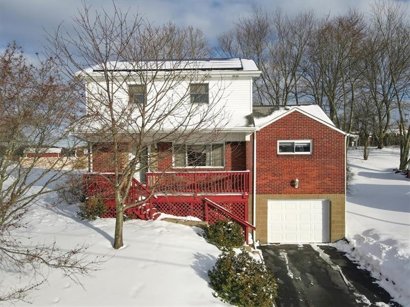 Property Photo: 516 Regency Drive PA 15239