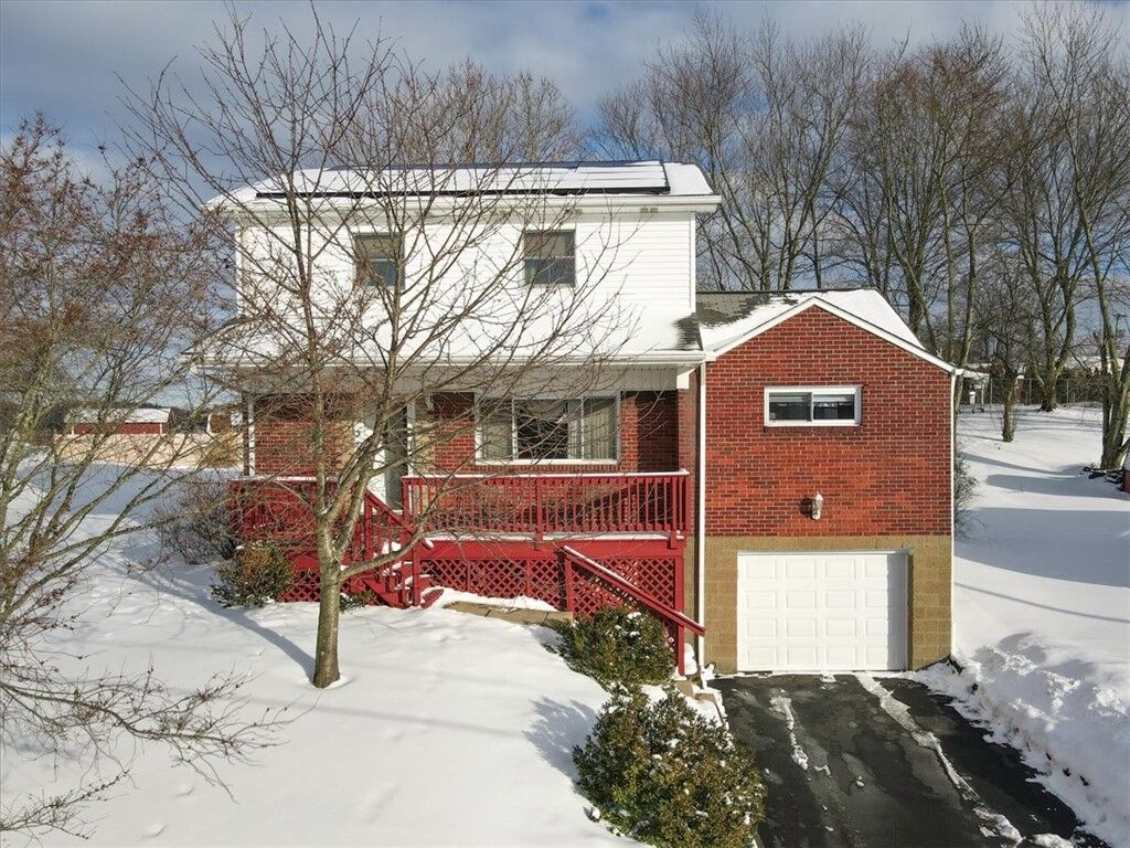 Property Photo:  516 Regency Drive  PA 15239 