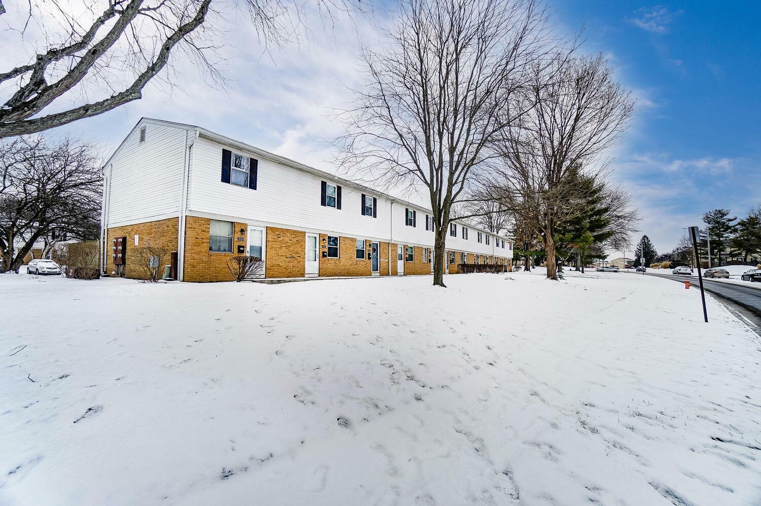 Property Photo:  2218 Laurelwood Drive 2218-L  OH 43229 