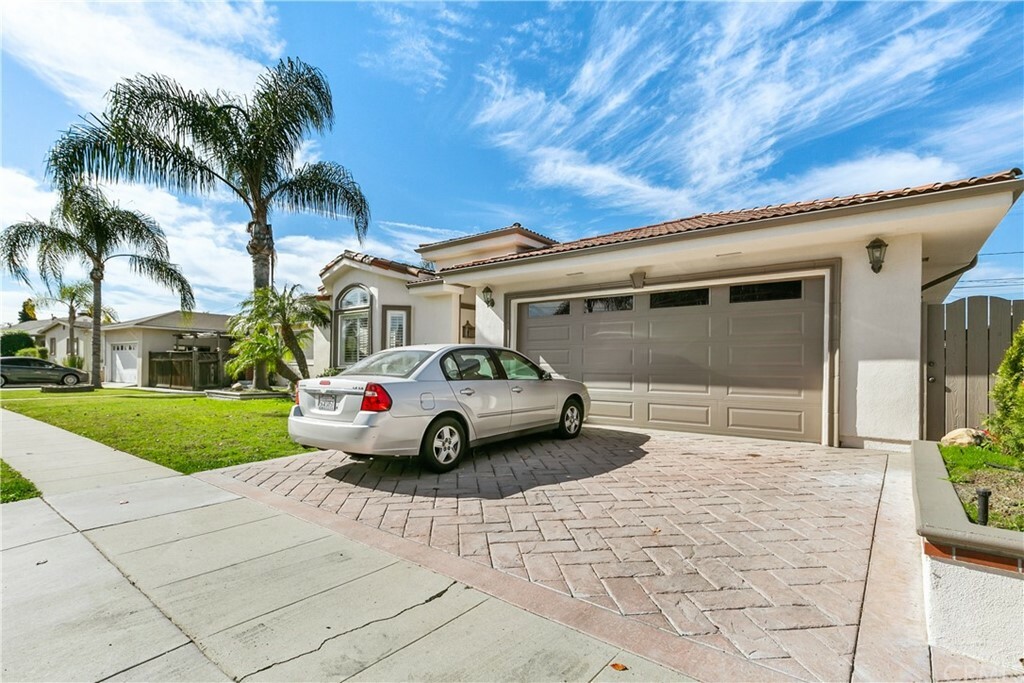 Property Photo: 2691 Stanbridge Avenue CA 90815