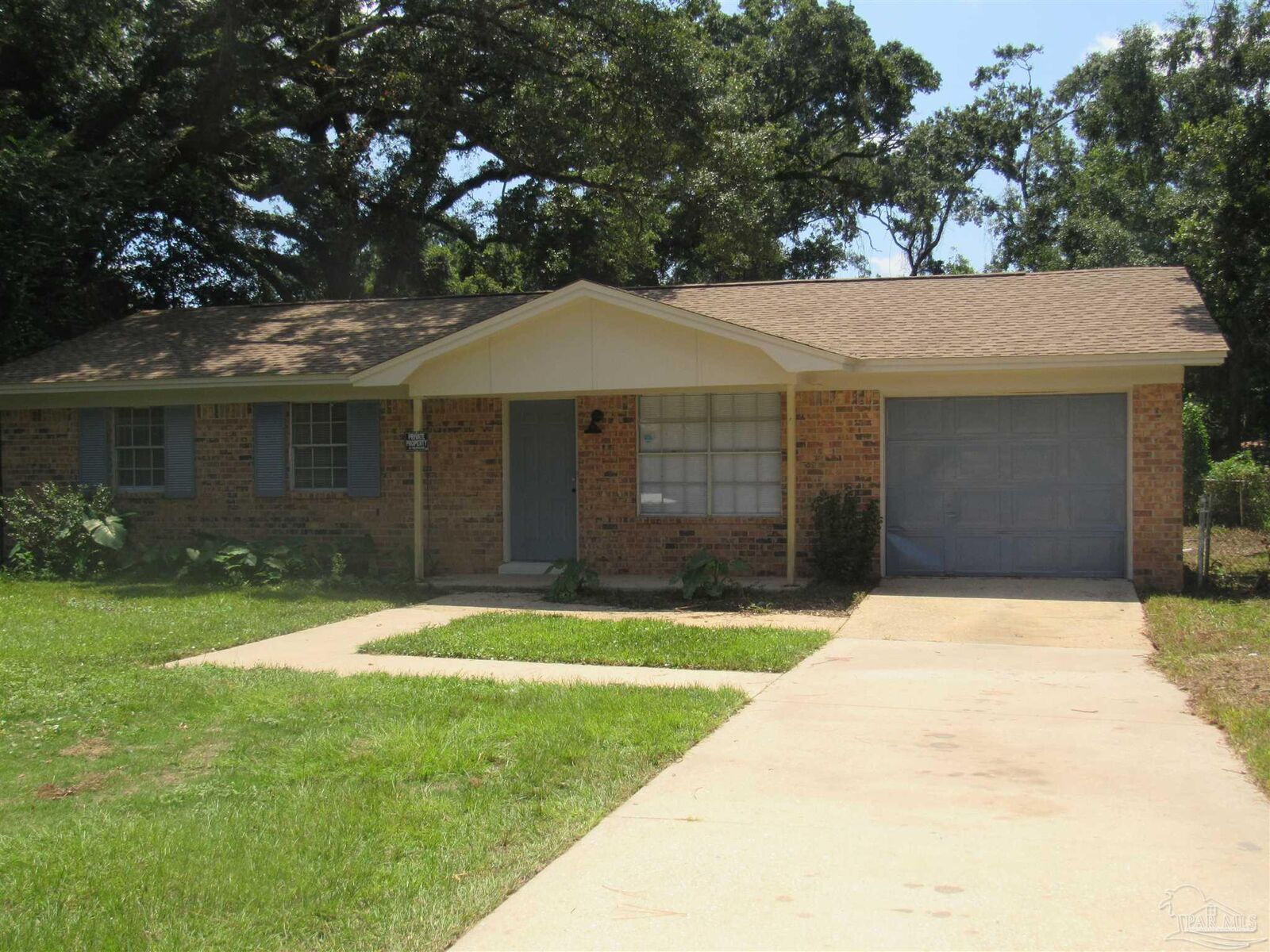 Property Photo: 107 Fulton Ave FL 32503