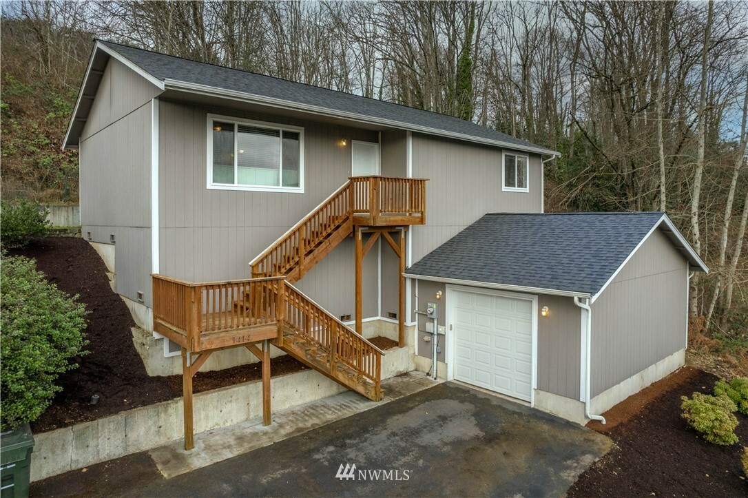 Property Photo: 1414 E Harrison Street WA 98404