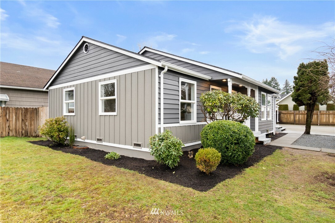 Property Photo:  103 W Wallace Street  WA 98252 