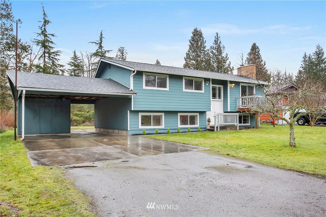 Property Photo:  834 E Douglas  WA 98229 