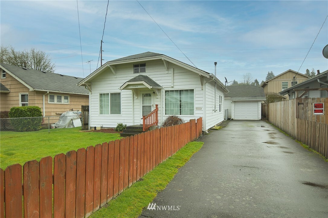 Property Photo:  1004 N 1st  WA 98626 