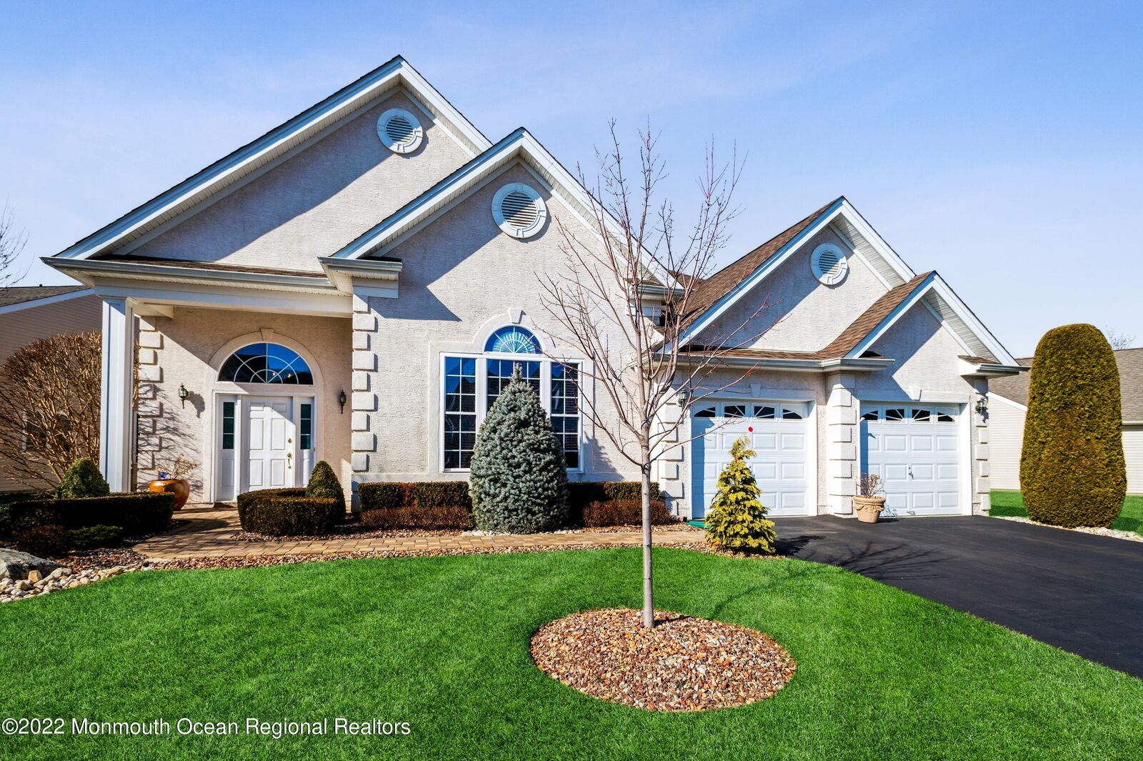 Property Photo:  26 Crooked Stick Place  NJ 08831 