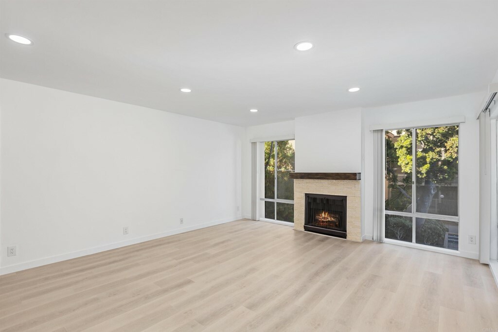 Property Photo:  4600 Lamont Street 204  CA 92109 