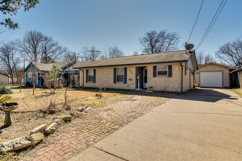 Property Photo: 205 W Goss Street TX 75160