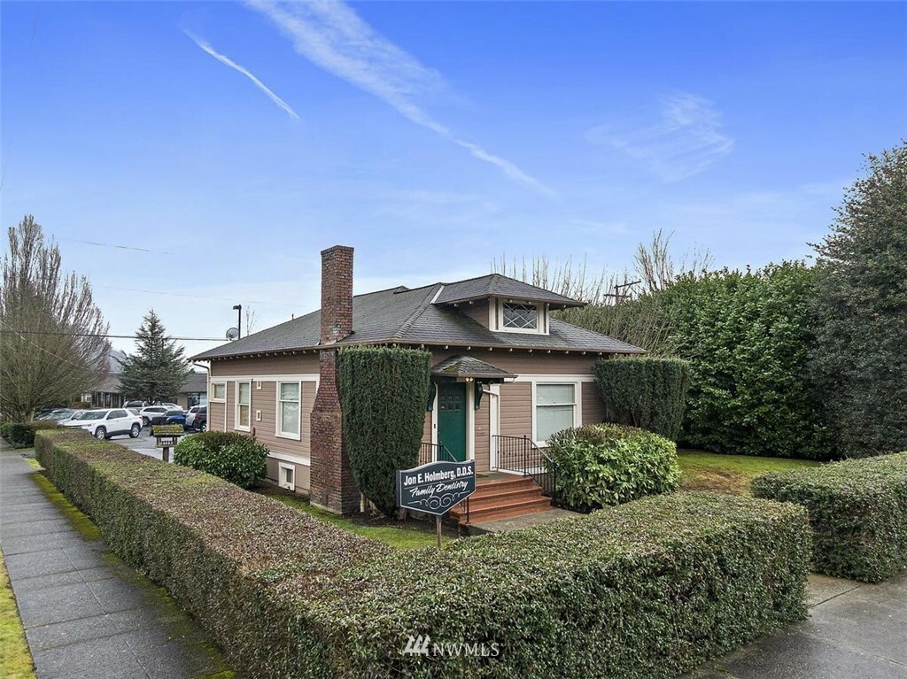 Property Photo:  1837 Wells Street  WA 98022 