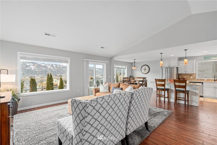 Property Photo: 1360 Sunland Road WA 98848