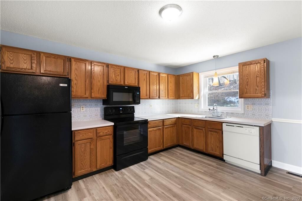 Property Photo:  302 Waterville Street 302  CT 06710 