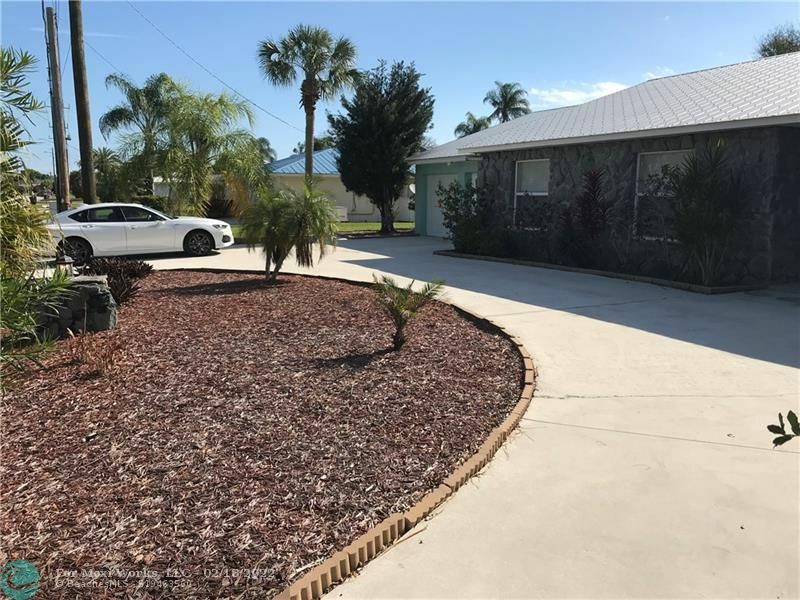 Property Photo:  322 S Naranja Avenue  FL 34983 