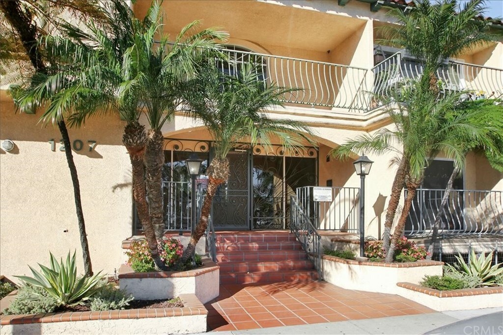 Property Photo:  1207 Obispo Avenue 107  CA 90804 