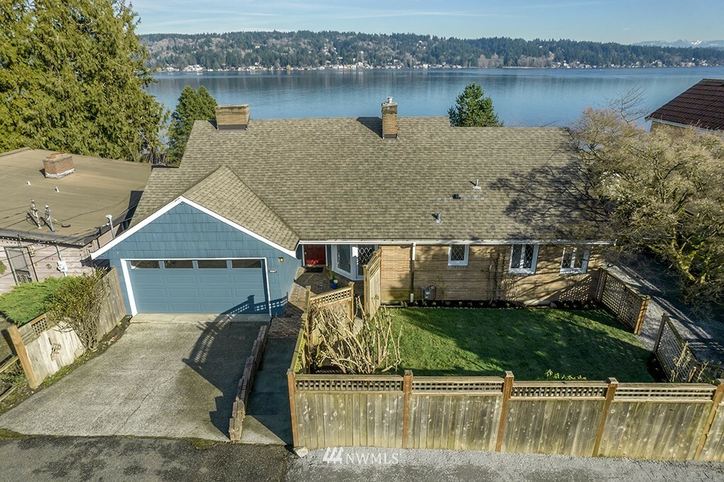 Property Photo:  10732 Exeter Avenue NE  WA 98125 