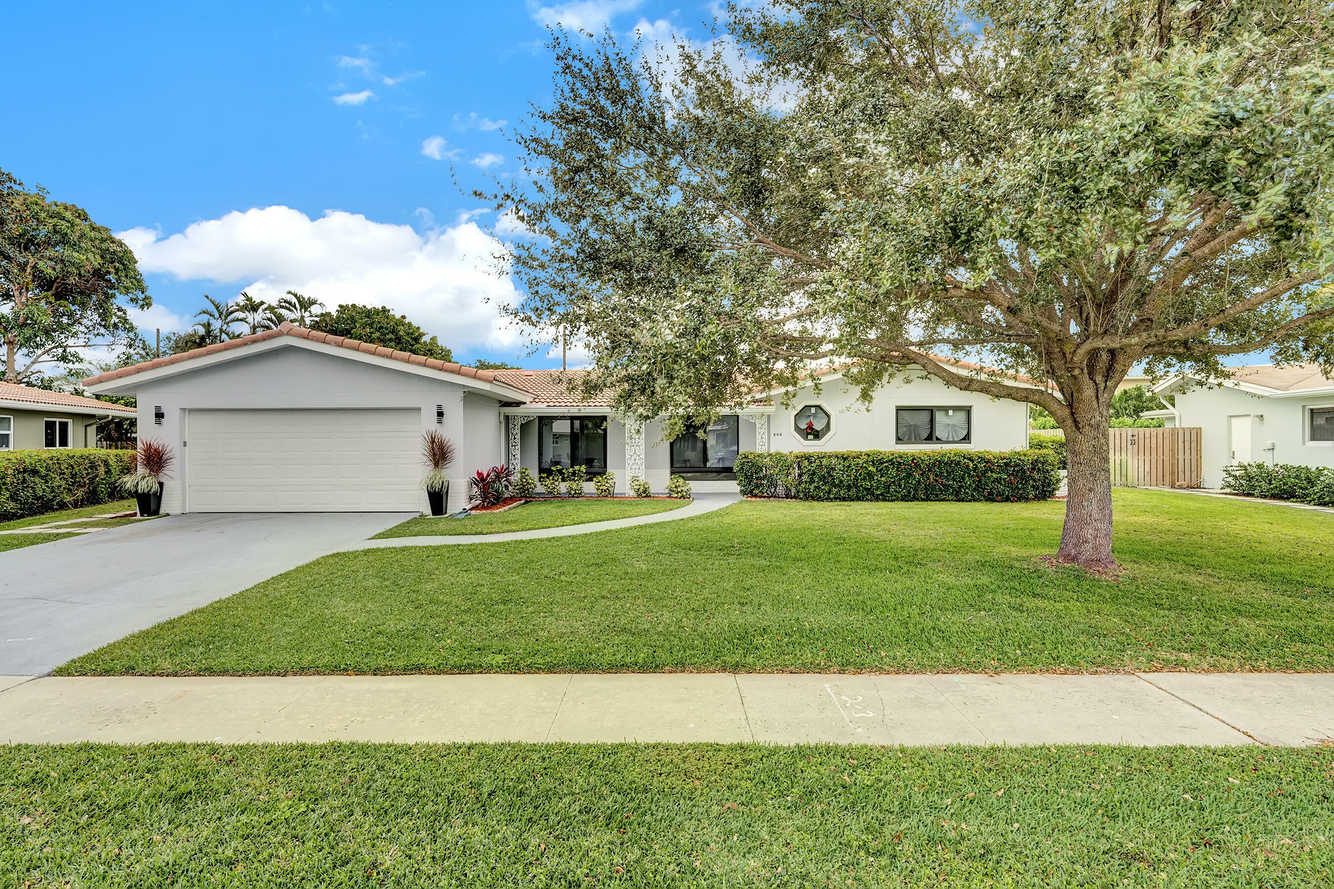 Property Photo:  806 SW 2nd Street  FL 33486 