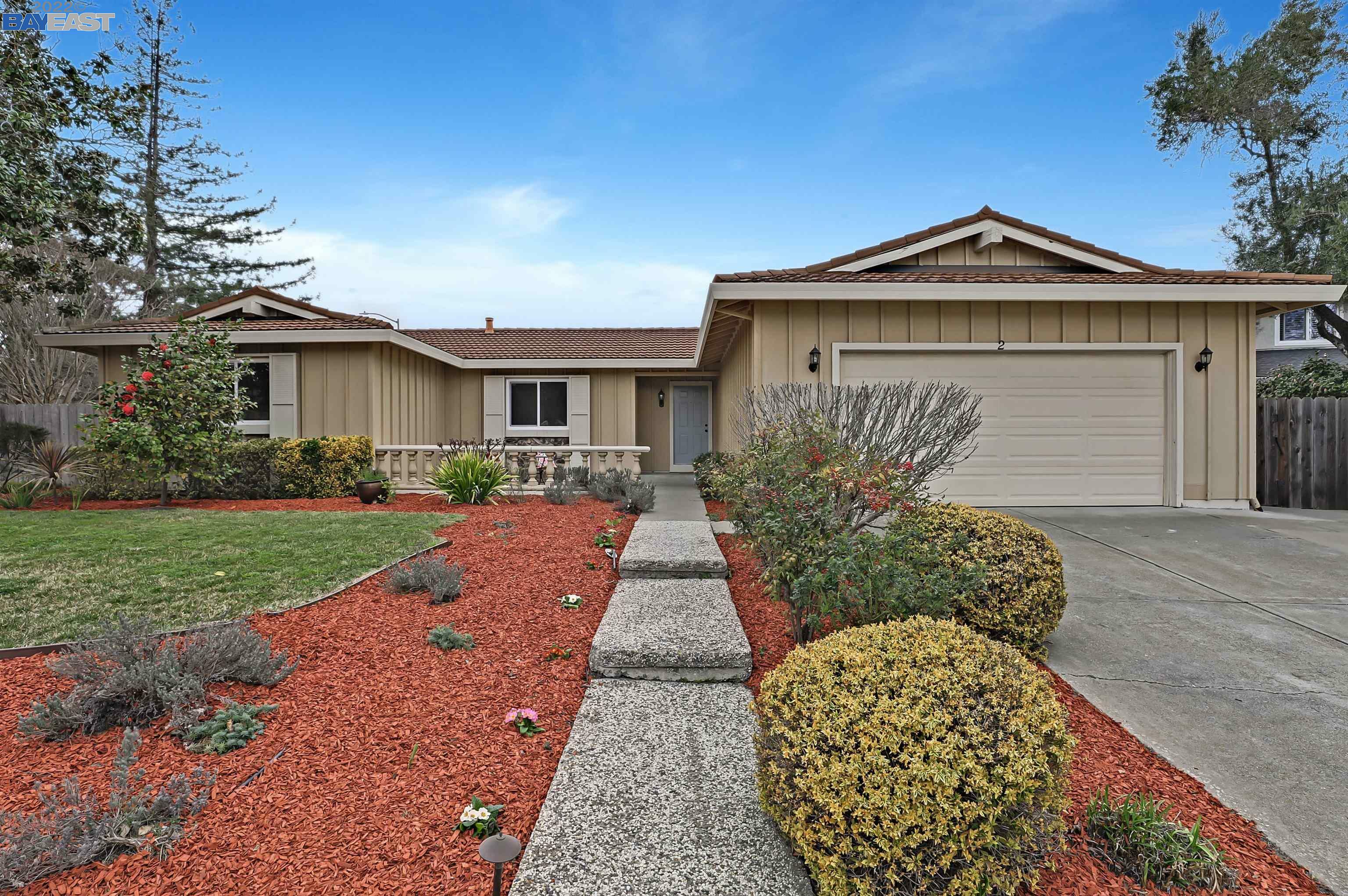 Property Photo: 2 Carousel Ct CA 94583