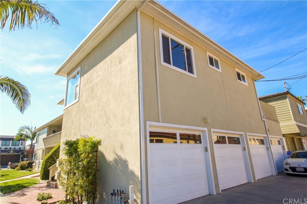 Property Photo: 617 E Ocean CA 90740