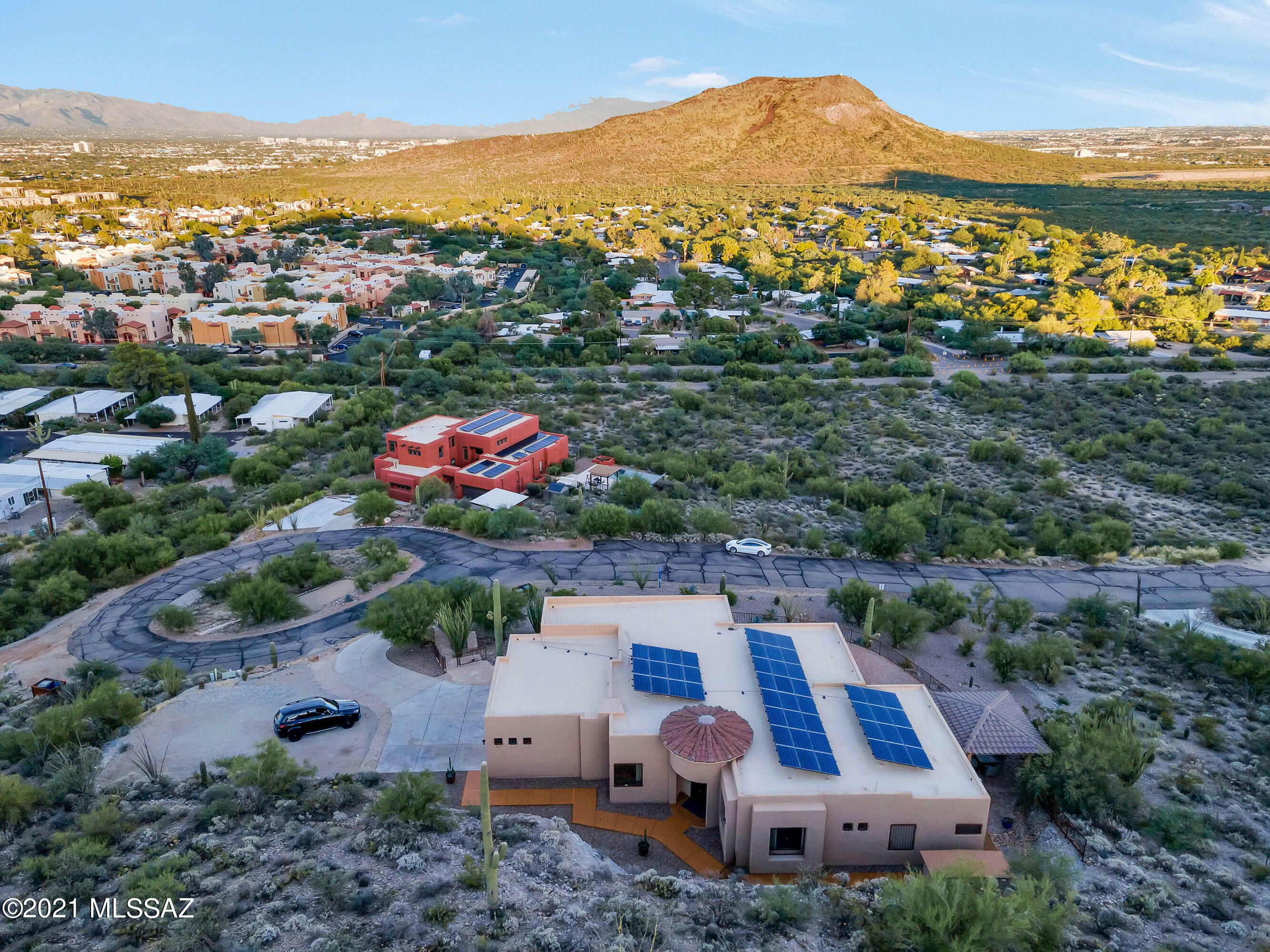 Property Photo: 300 S Corte Tortuga Vista AZ 85745