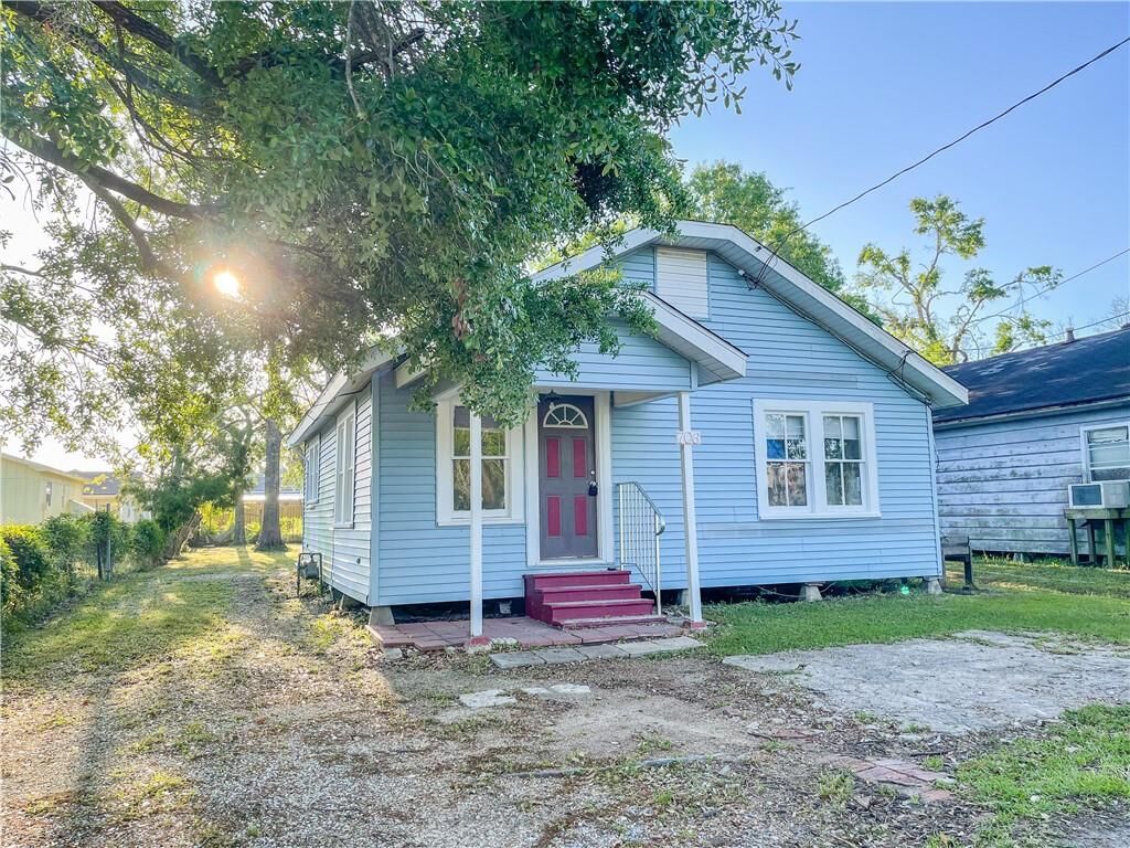 Property Photo:  706 S Crocker  LA 70663 