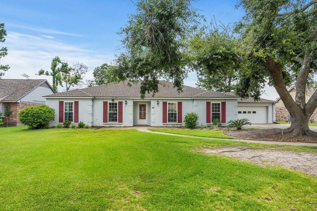 Property Photo:  1550 N Chateau Circle  LA 70605 