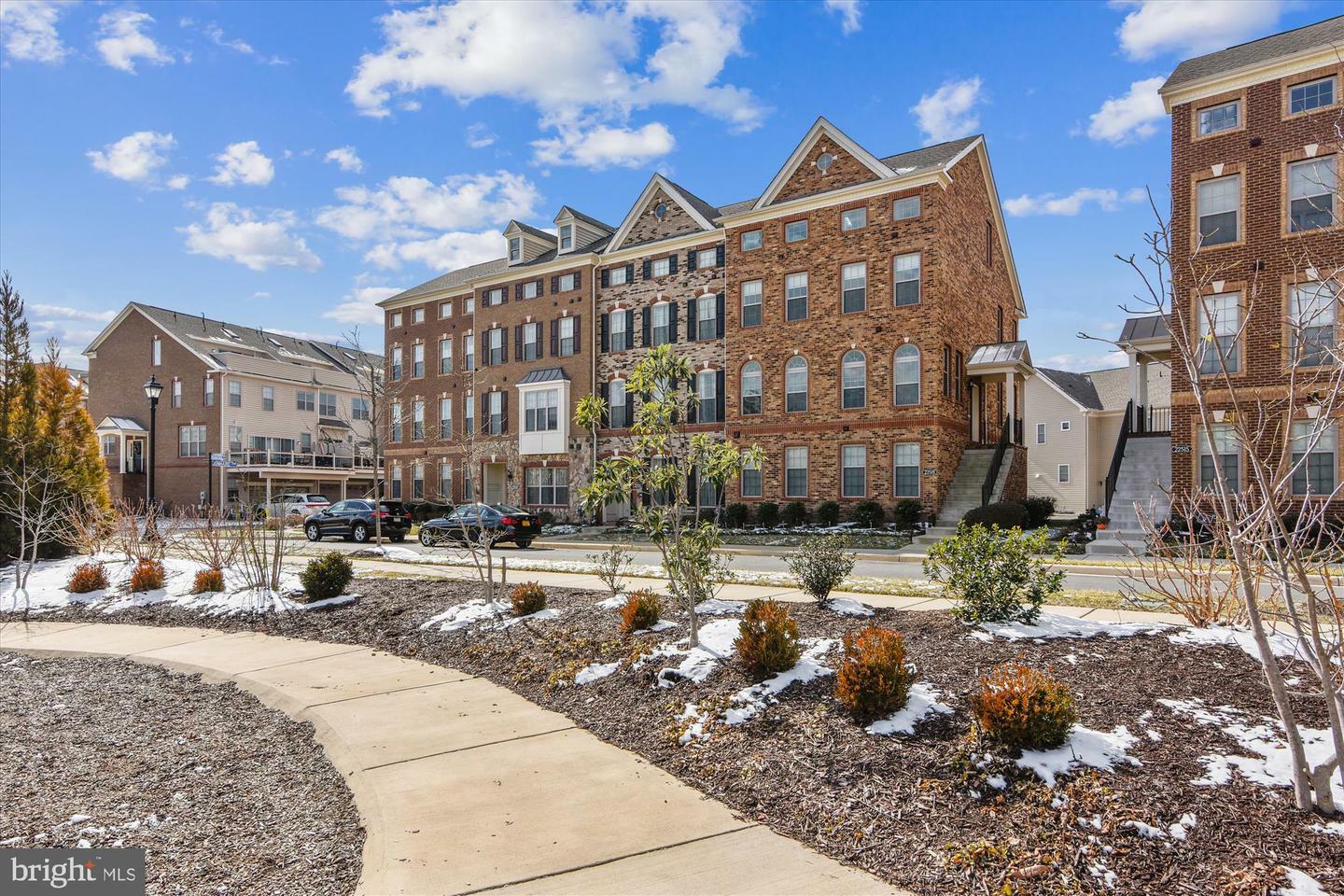 Property Photo: 22519 Naugatuck Square VA 20148