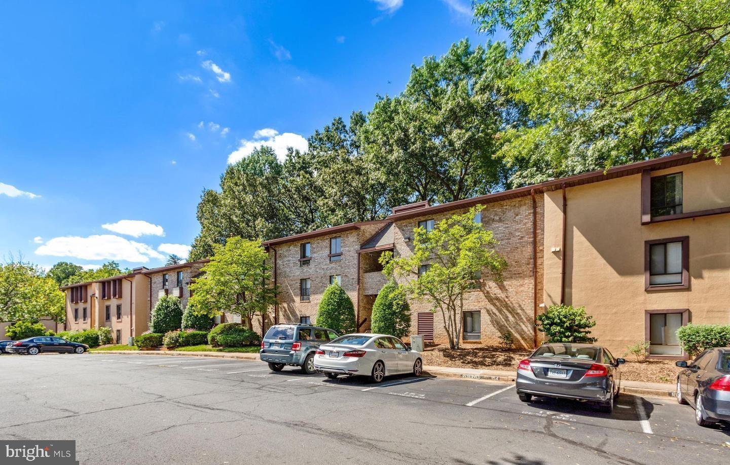 Property Photo: 2242 Castle Rock Square 11C VA 20191