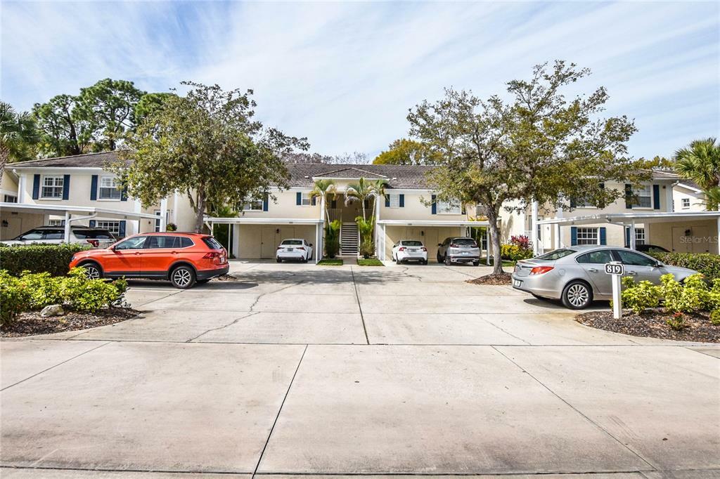 Property Photo:  819 Montrose Drive 101  FL 34293 