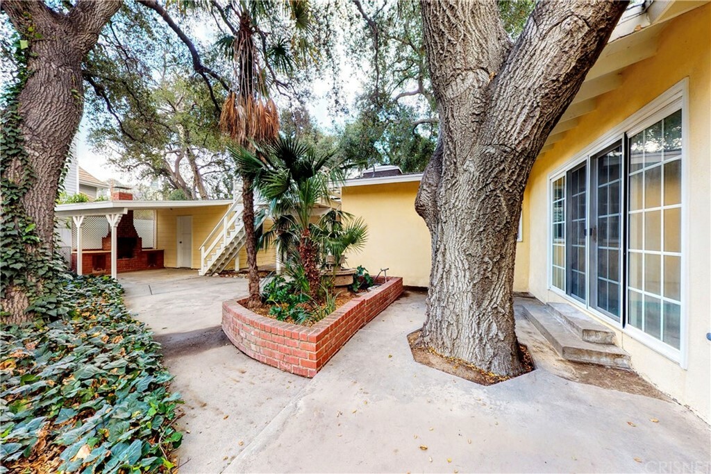 Property Photo:  24158 Cross Street  CA 91321 