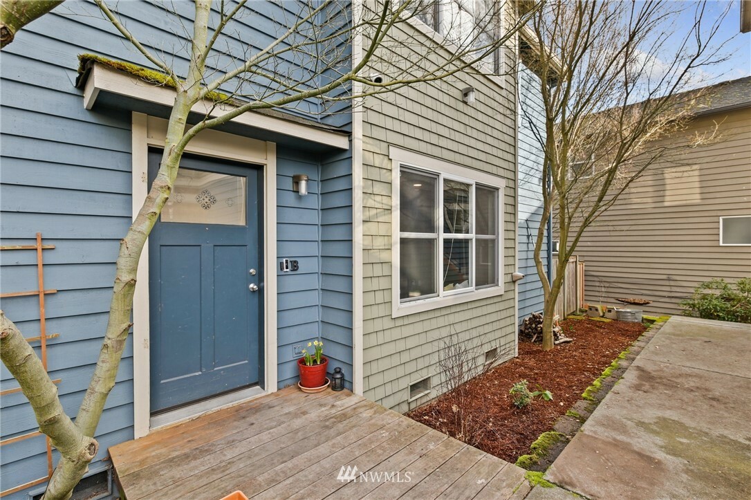 Property Photo:  1318 29th Avenue S B  WA 98144 