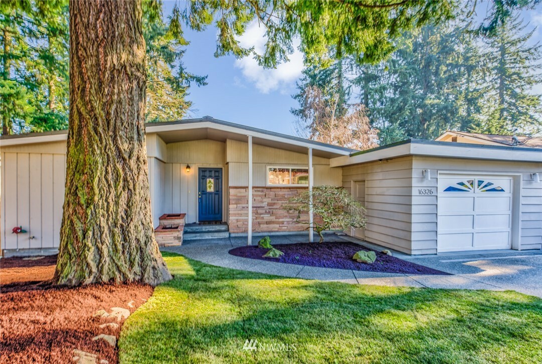 Property Photo:  16326 Ashworth Avenue N  WA 98133 